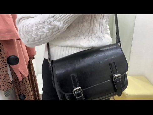 ❤️ Masturbation publique de la jeune salope FeralBerry avec un gode dans la cabine d'essayage ❤️❌ Porno beau at us